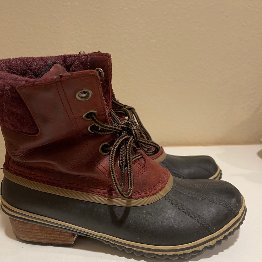 Women’s SOREL duck boot (SIZE 9)
